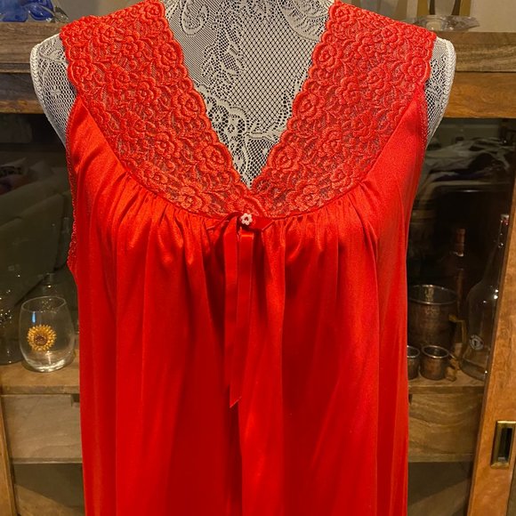 Radiant Red Vintage Vanity Fair size M gown - Picture 2 of 6